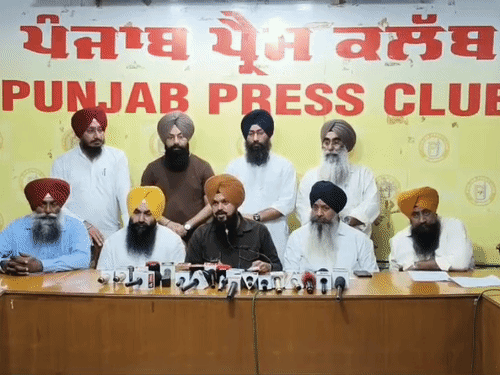 जालंधर में अलायंस ऑफ सिख ऑर्गेनाइजेशन ने की प्रेस कॉन्फ्रेंस:एसजीपीसी सदस्य पर रेप के आरोपों पर चुप्पी को लेकर बरसे, प्रधान धामी और जत्थेदार पर आरोप