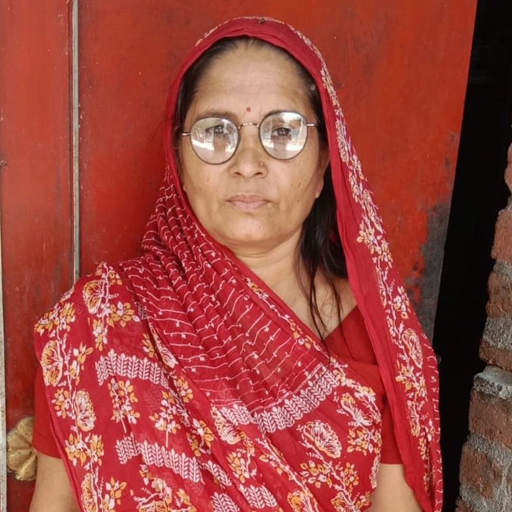 कानपुर में बारिश से दीवार गिरी, महिला की मौत:बकरी के बच्चों को खिला रही थी, मलबे में दबने से एक दिन बाद तोड़ा दम