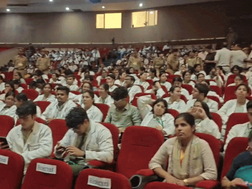 सुभारती में युवा संसद, नितिन नवीन छात्रों से संवाद करेंगे:मेरठ में आज एआई-शिक्षा, महंगाई और बेरोजगारी पर बात होगी