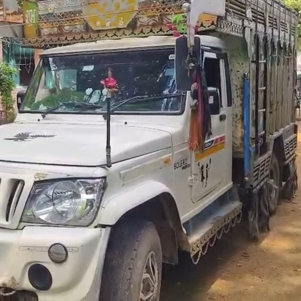 पिछोर-खनियाधाना मार्ग पर 15 क्विंटल अवैध खैर की लकड़ी जब्त:  पिकअप छोड़कर फरार हुआ ड्राइवर, केस दर्ज – Shivpuri News