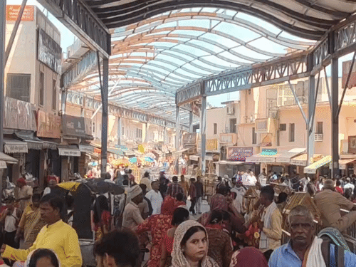 अयोध्या में धूप के बीच आस्था पर कोई फर्क नहीं:रामलला और हनुमानगढ़ी के दर्शन को उमड़ रहे श्रद्धालु