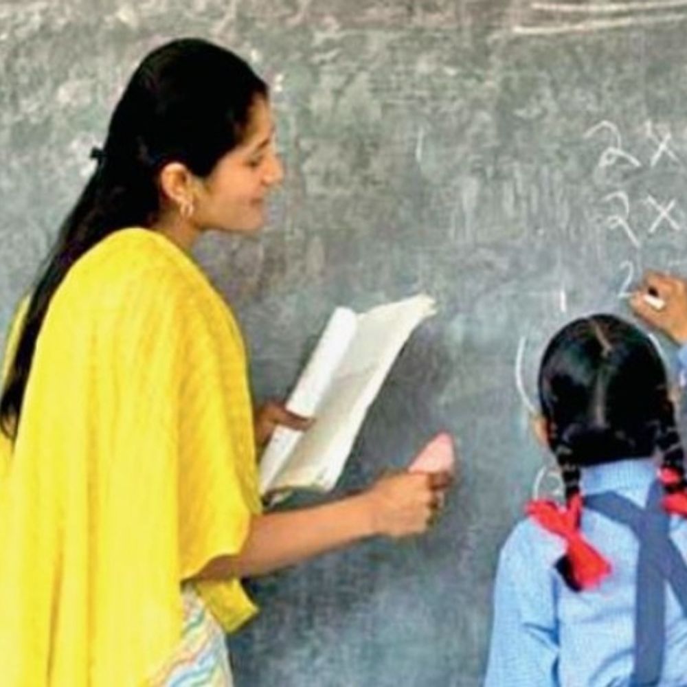 छत्तीसगढ़ में 854 पदों पर होगी शिक्षक भर्ती,:हिंदी-अंग्रेजी-संस्कृत के 120-120 पद, विभाग ने जारी किया विज्ञापन, 29 नवंबर को हो सकती है परीक्षा