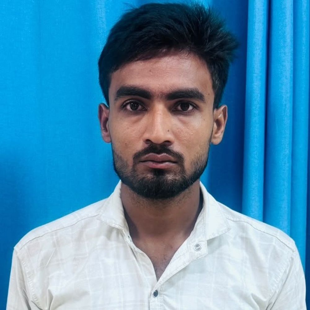फर्जी नंबर का फास्टैग बनवाकर ओवरलोडिंग करने वाला चालक गिरफ्तार:गैंग चलाने वाले पहले जा चुके जेल, फर्जी नंबर लगाकर घोटाला करते थे