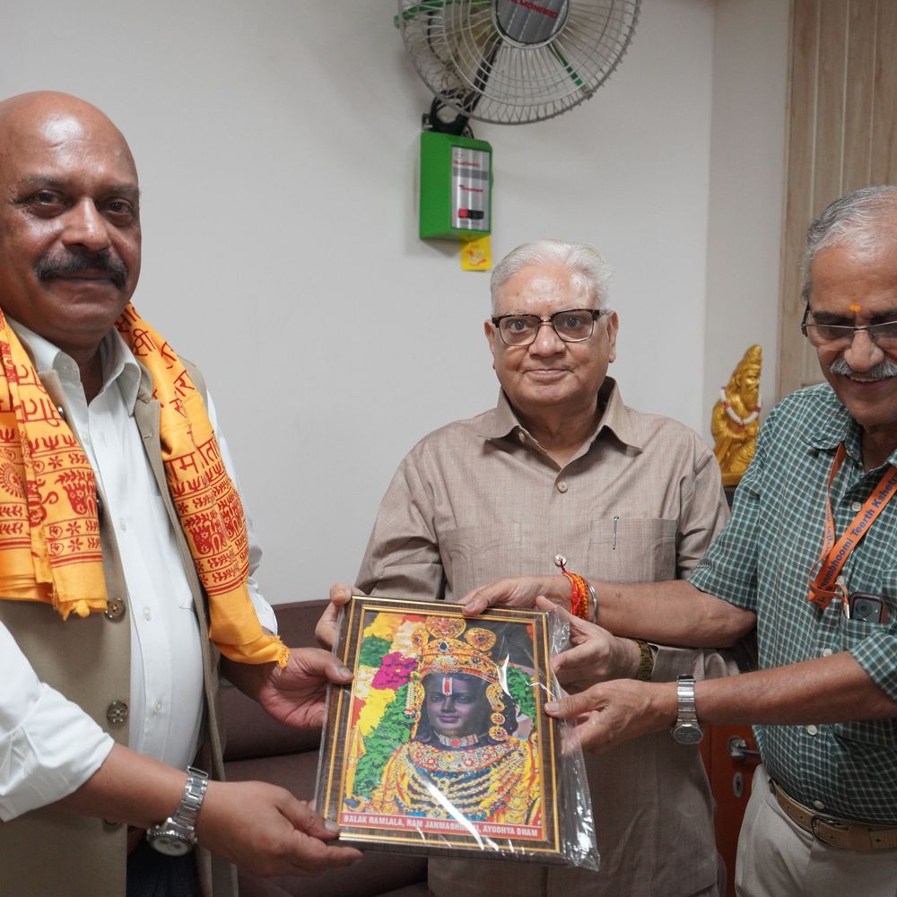 राम मंदिर ट्रस्ट के पहले CEO ने काम-काज संभाला:अयोध्या में रामलला-राम दरबार के दर्शन किए, कैम्पस में ही ऑफिस-आवास बनवाया