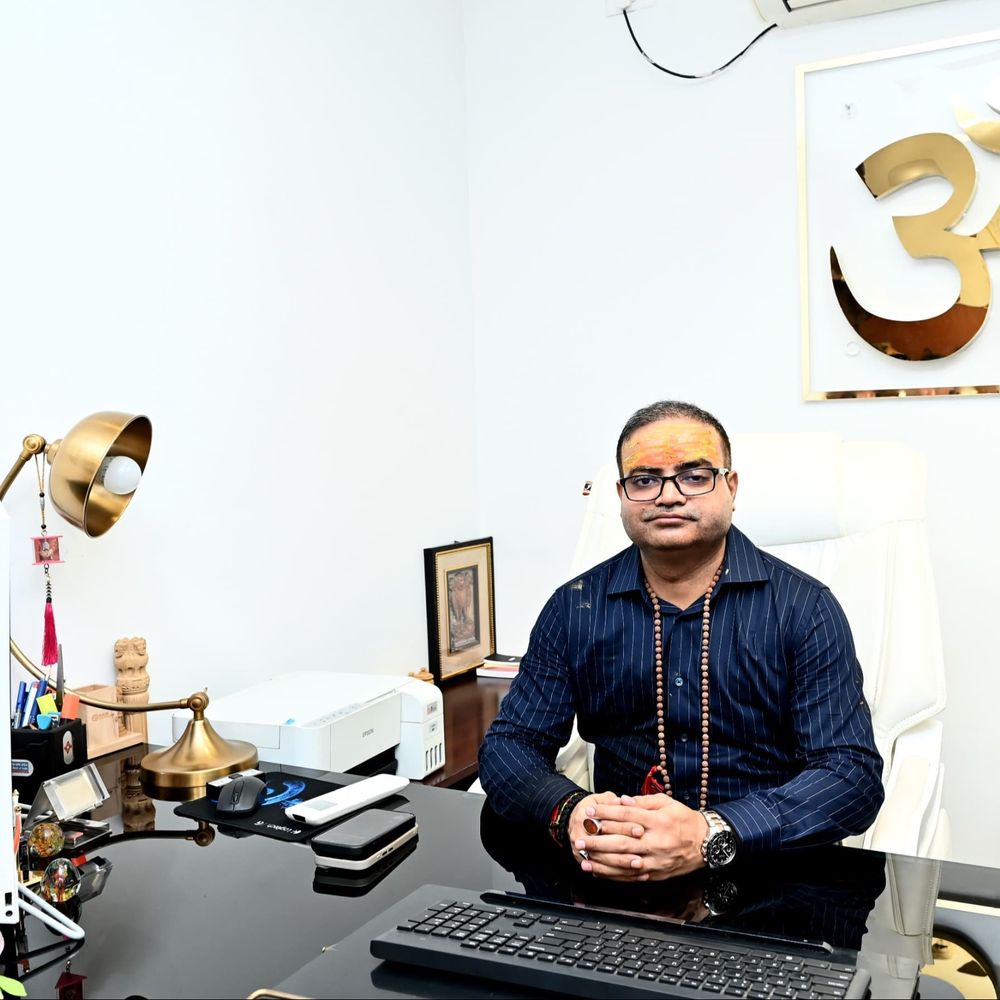 काशी विश्वनाथ के नए CEO सत्यम मिश्र ने संभाला पदभार:श्रद्धालुओं की सुविधा और सुगम दर्शन को बताया प्राथमिकता