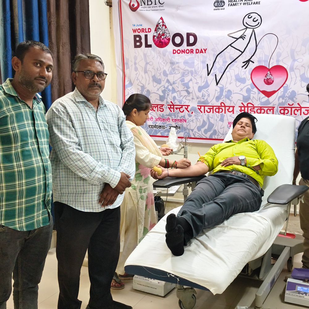 उरई में जरूरतमंद महिला के लिए रक्तदान:ऑपरेशन के लिए एक यूनिट रक्त जरूरी था, समय पर रक्त मिला