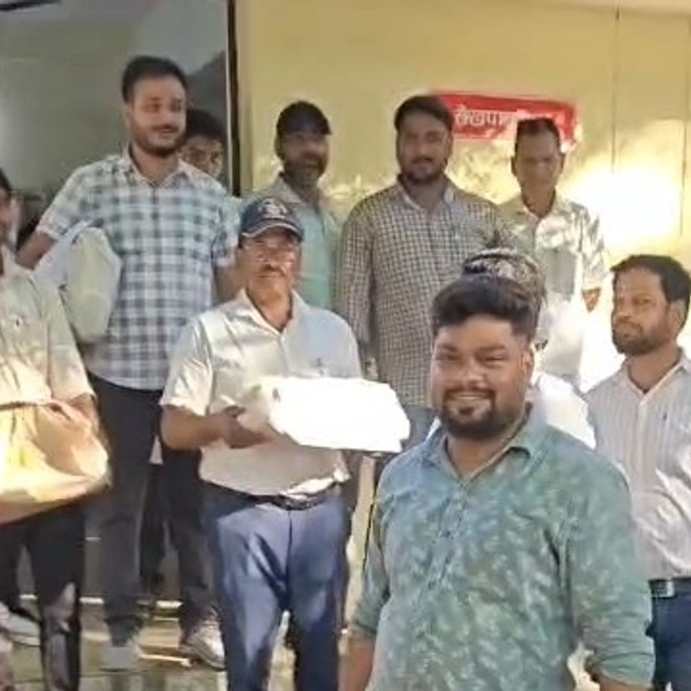 कन्नौज में लेखपालों ने अतिरिक्त क्षेत्र के बस्ते जमा किए:बोले- अब सिर्फ मूल क्षेत्र का करेंगे काम; ऑनलाइन-ऑफलाइन काम से भी इनकार