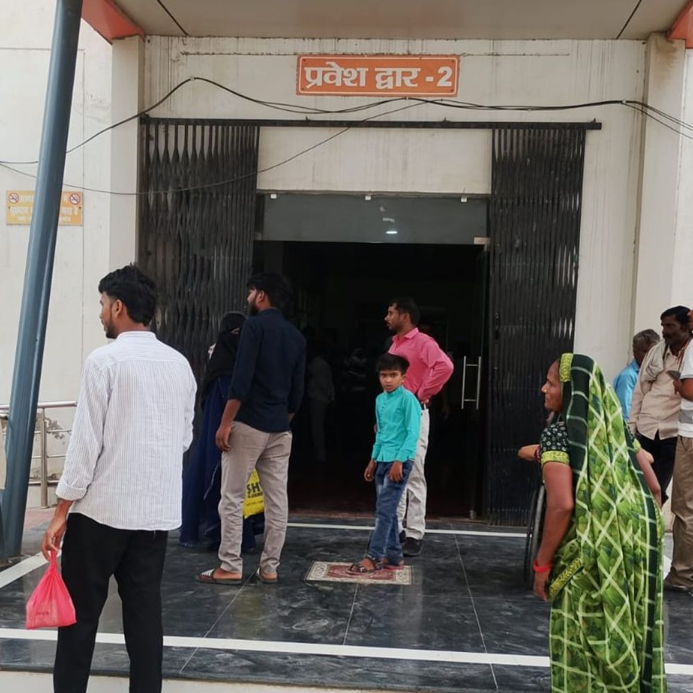 खंडासा में दो युवतियों की मौत:एक की सड़क हादसे में जान गई, बेहोश होकर गिरी लड़की ने दम तोड़ा