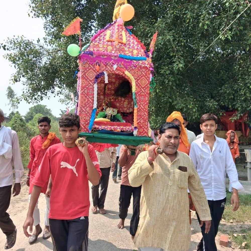 धूमधाम से निकली श्रीकृष्ण पालकी यात्रा:बदायूं में भजनों पर झूमे श्रद्धालु, गूंजे जयकारे