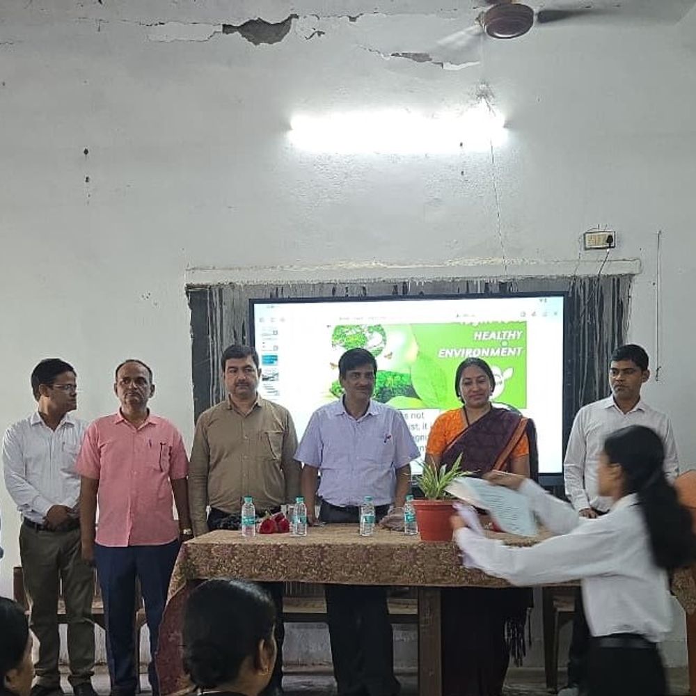 प्रयागराज सीएमपी में नए एलएलबी छात्रों की पढ़ाई शुरू:संविधान और कानून की दी जानकारी, छात्रों को बताए अधिकार और कर्तव्य