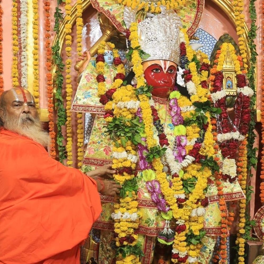 बुढ़वा मंगल पर हनुमान मंदिरों में उमड़े श्रद्धालु:ठड़ेश्वरी मंदिर में लगा मेला, भक्तों ने किया सुंदरकांड पाठ