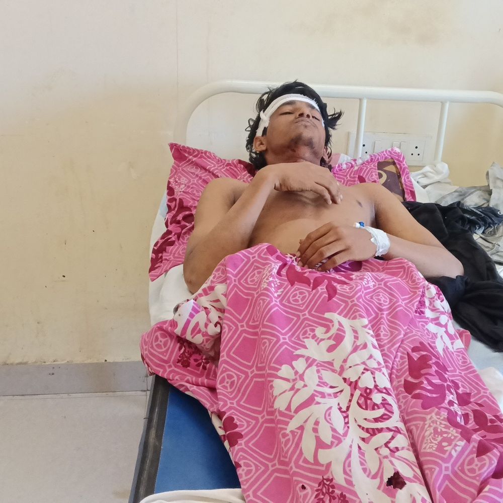 मधुबनी में युवक को घर से बुलाकर चाकू मारा:दो भाइयों पर मारपीट और चाकू मारने का आरोप, गंभीर हालत में सदर अस्पताल में भर्ती