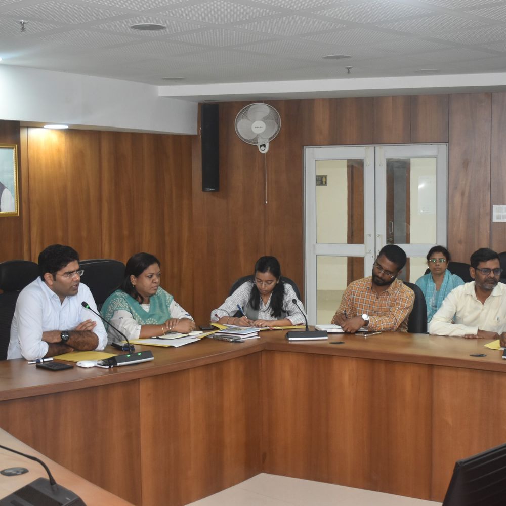 विद्या​िर्थयों को प्रतियोगिता की तैयारी से जुड़ी पुस्तकें उपलब्ध कराई जाए : डीसी