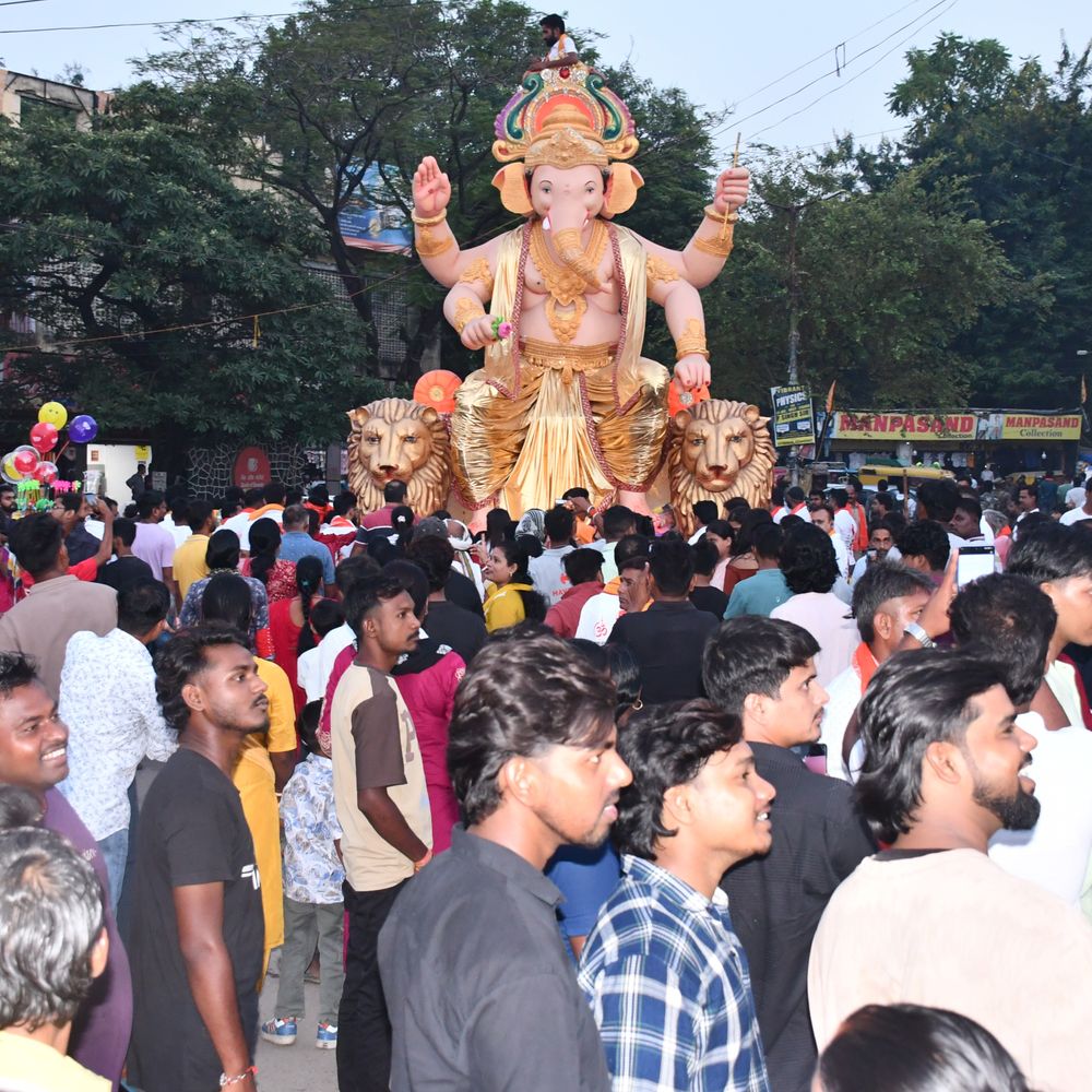 गणपति बप्पा को दी भावपूर्ण विदाई, अगले बरस फिर आने का दिया न्योता