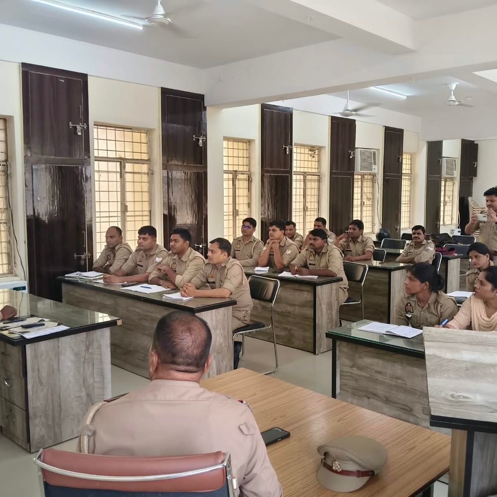 मुरादाबाद में अग्नि सुरक्षा अभियान:होटल रेस्टोरेंट सहित गेमिंग जोन जांचे, आपात स्थिति बचाव के दिए निर्देश