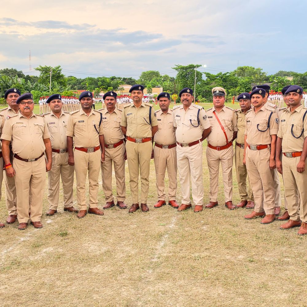 नवगछिया में 15 पुलिस अवर निरीक्षकों का पिपिंग सेरेमनी:एसपी ने लगाए पदोन्नति के स्टार, अधिकारियों ने ली निष्ठा की शपथ