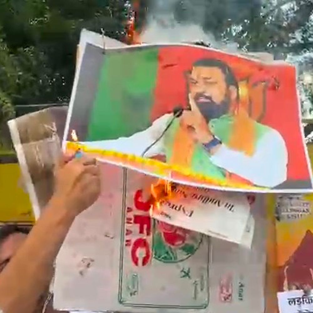 जमुई में छात्रा से दुर्व्यवहार पर आइसा ने फूंका बिहार:प्रयागराज में प्रदर्शन कर न्याय और मुआवजे की मांग की