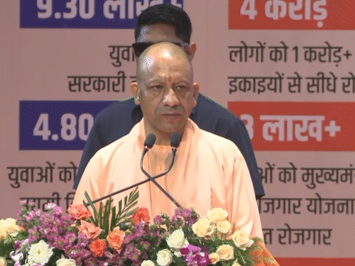 योगी बोले- 6 महीने में 1 लाख सरकारी नौकरी देंगे:सैफई सिंडिकेट शिवपाल से गिनती पूछे, TGT-PGT अभ्यर्थियों के मुद्दे पर भी लिया संज्ञान