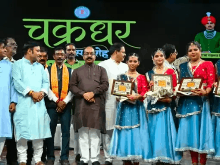 चक्रधर समारोह की 8वीं शाम में कलाकारों ने बांधा समां:बनारस घराने के कथक ने जीता दिल, छत्तीसगढ़ी लोक रंग से गूंजा मंच