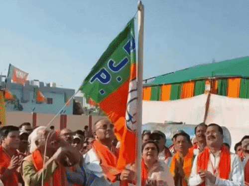 छत्तीसगढ़ में सुप्रिया श्रीनेत-नेहा राठौर पर मानहानि का केस:तिरंगा विवाद पर कोर्ट पहुंचे अजय चंद्राकर, बोले-जिनके पास संस्कार-विचार नहीं होते,वे ऐसी हरकतें करते हैं