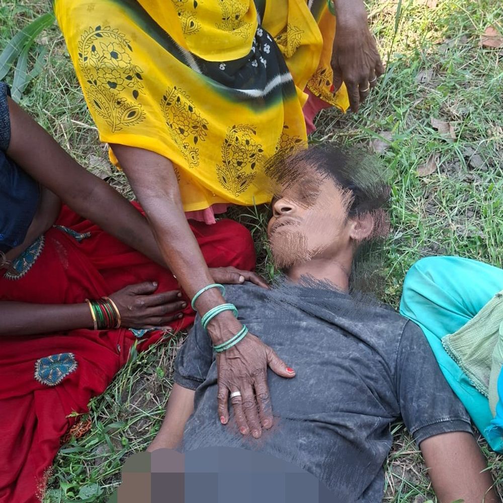 पेड़ से लटका मिला 19 साल के युवक का शव:सुबह टहलने निकले ग्रामीणों ने देखा; जांच में जुटी पुलिस