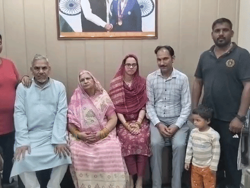 आगरा की दीप्ति ने 6 रन देकर झटके 3 विकेट:भारत को दिलाया एशियाई खेलों का पहला गोल्ड, शहर में खुशी की लहर