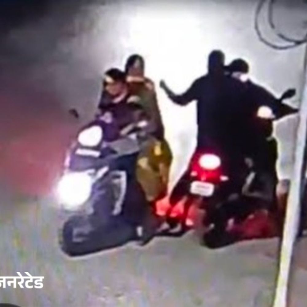 तरनतारन में गनपॉइंट पर 12वीं के छात्र की बाइक छीनी:स्कूल से लौट रहे छात्र के साथ वारदात, हवाई फायर कर डराकर की लूट