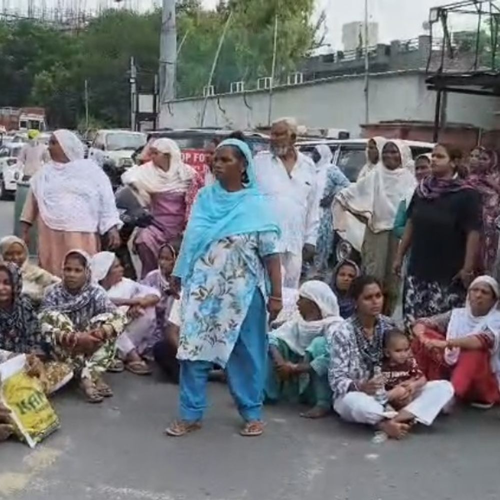 युवती से मिलने गए युवक की संदिग्ध मौत, गली में मिला शव