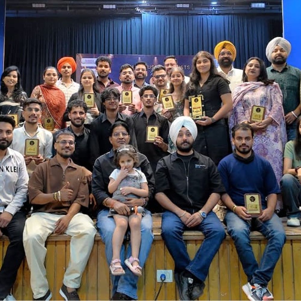 केएल सहगल मेमोरियल हॉल में युवाओं ने ग्रैंड लाइव स्टेज इवेंट में प्रतिभा दिखाई
