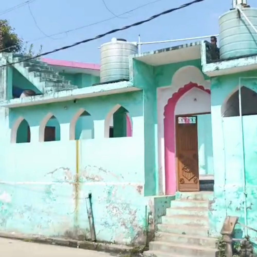 बिजनौर की मस्जिद में प्राचीन कुएं को लेकर विवाद:गांव में सन्नाटा, हिंदू संगठन ने हनुमान चालीसा का किया था आह्वान; प्रशासन जांच में जुटा