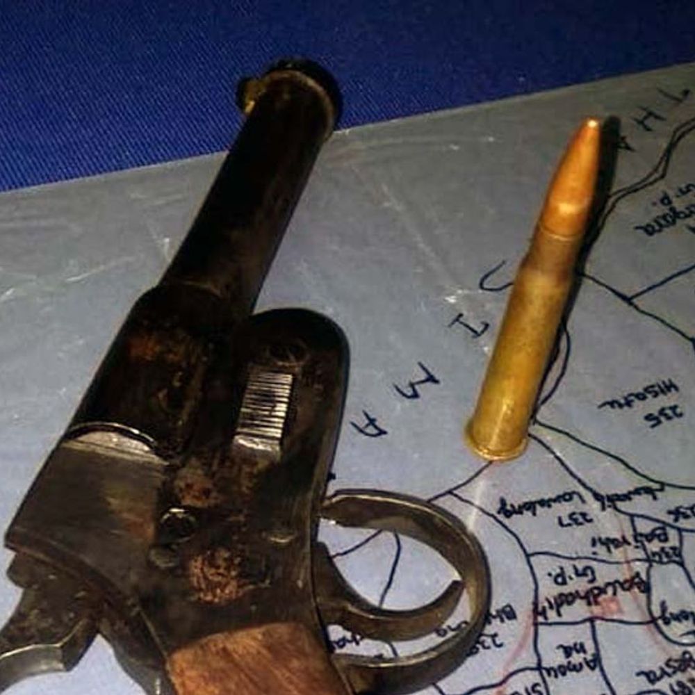 देसी कट्टा और जिंदा कारतूस के साथ युवक गिरफ्तार:जगदलपुर में पुलिस की कई दिनों से थी नजर, शराब दुकान के पास हत्या के बाद अलर्ट पर पुलिस