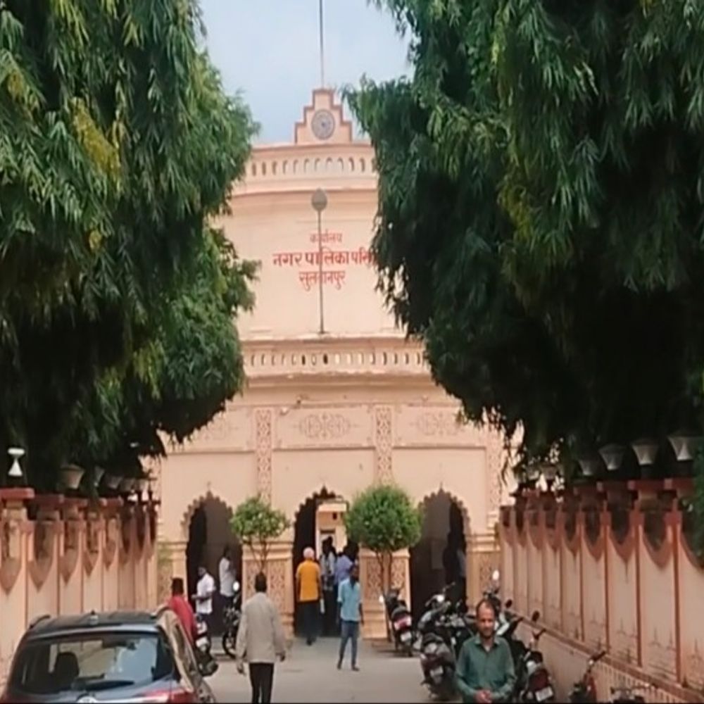सुलतानपुर में राजस्व निरीक्षक पर गृहकर-जलकर में हेरफेर का आरोप:पूर्व सभासद ने डीएम से जांच और कार्रवाई की मांग की, पालिका को करोड़ों का नुकसान