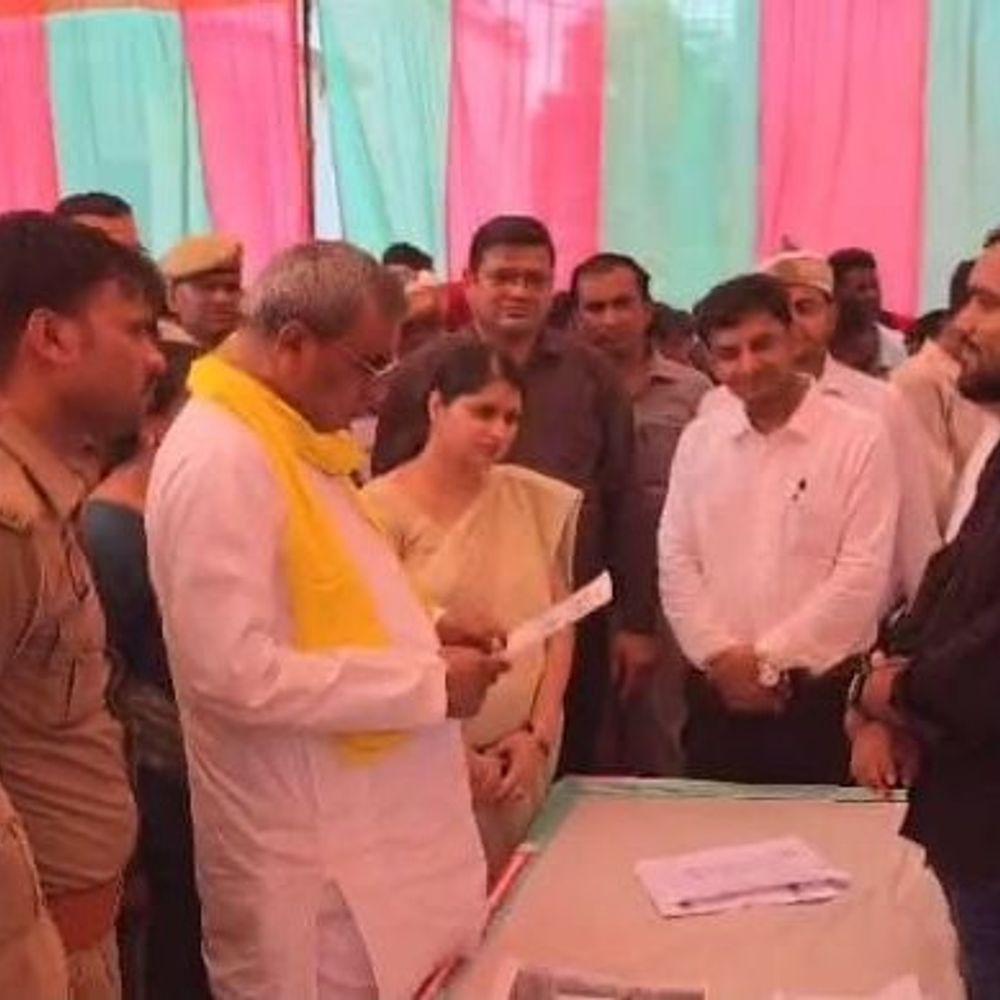 मकान तोड़ने पर ओपी राजभर बोले- दोषियों पर होगी कार्रवाई:अंबेडकरनगर में कहा- शासन के निर्देश पर पुलिसकर्मी और लेखपाल निलंबित