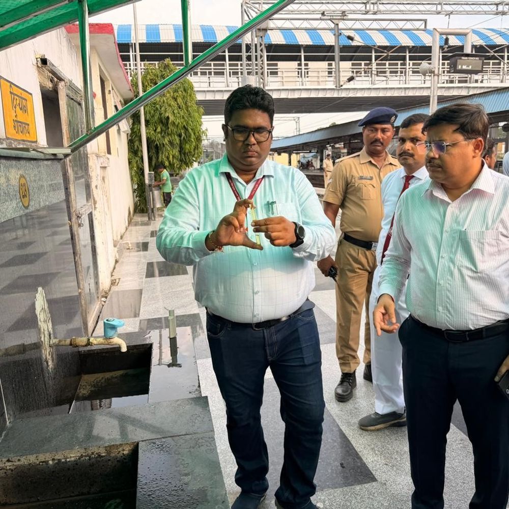 एडीआरएम ने विंध्याचल स्टेशन का निरीक्षण किया:नवरात्रि मेले की तैयारियों और व्यवस्थाओं को ठीक रखने के निर्देश दिए