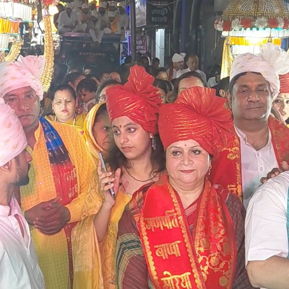 फर्रुखाबाद में धूमधाम से निकली शोभायात्रा:सदर विधायक की पत्नी और अन्य महिलाएं पगड़ी पहनकर यात्रा में शामिल हुईं