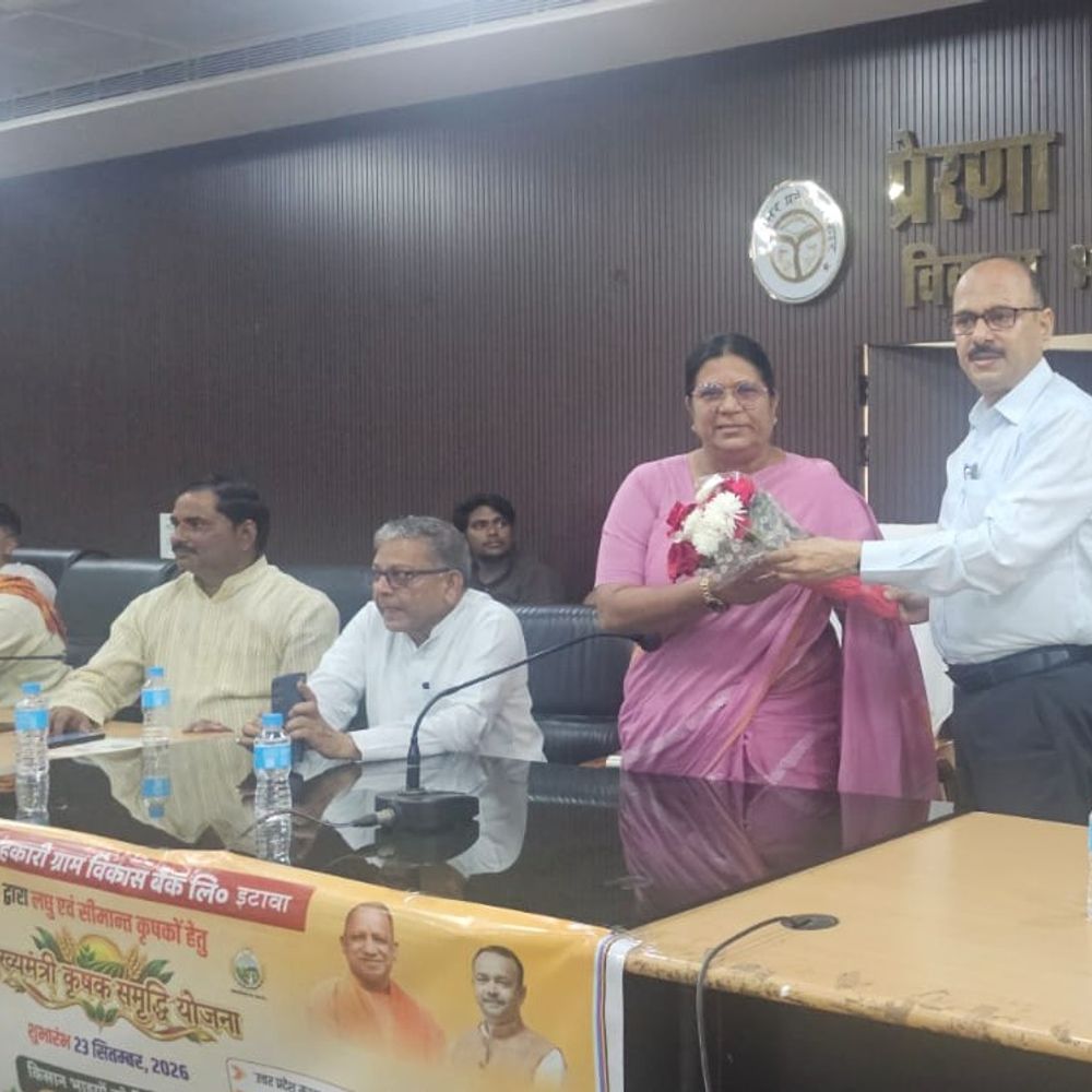 किसानों को 6% ब्याज पर मिलेगा 6 लाख तक लोन:इटावा में मुख्यमंत्री कृषक समृद्धि योजना और भारत टैक्सी सेवा का हुआ शुभारंभ