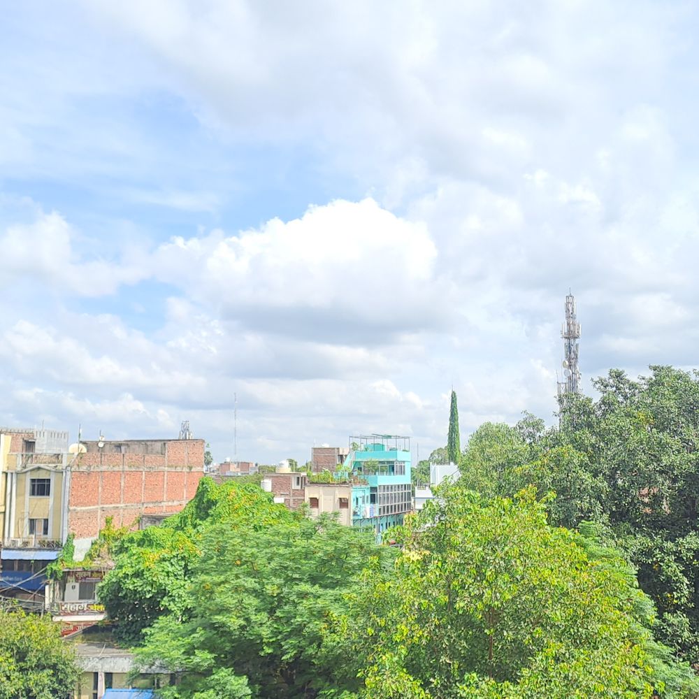 गोपालगंज में अधिकतम तापमान 34 डिग्री, उमस से बेहाल लोग:60-70% बारिश संभावना, डॉक्टर बोले-'बासी भोजन से परहेज करें'