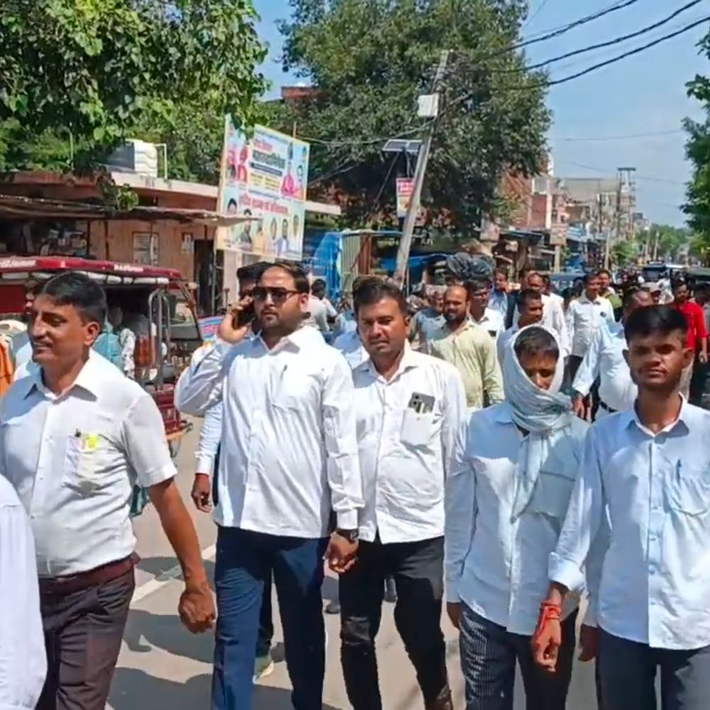 पुलिस कस्टडी में युवक की मौत, ब्राह्मण परिवार पर केस:वकीलों ने तहसील-रजिस्ट्री कार्यालय में की तालाबंदी, DM-SP के आने तक हड़ताल की चेतावनी