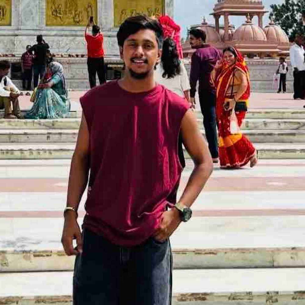 कानपुर में डांसर की संदिग्ध मौत:बेड पर पड़ा मिला शव, गले में चोट के निशा; परिजन बोले- बेटे की हत्या हुई