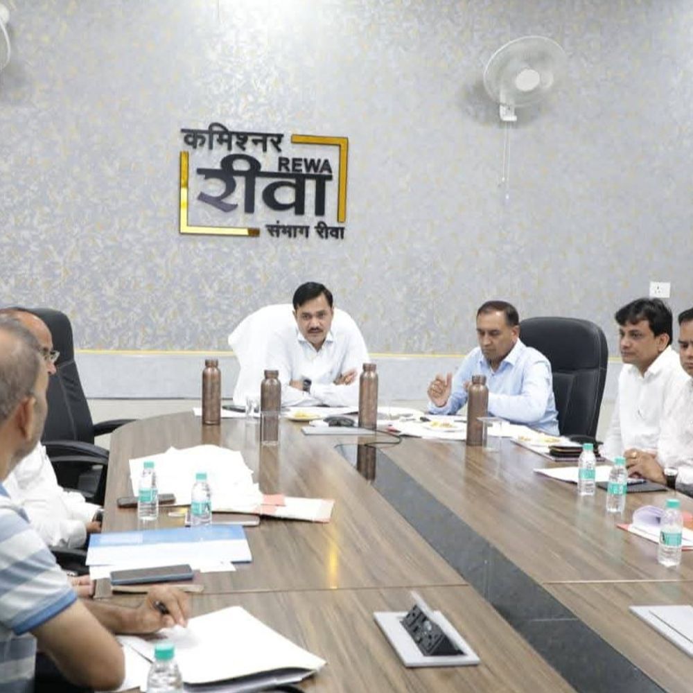 रीवा संभाग में अवैध शराब पर कमिश्नर नाराज:बोल- छुटपुट नहीं बड़े कारोबारियों और दलालों पर कार्रवाई करें