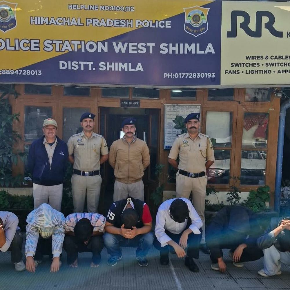 हिमाचल यूनिवर्सिटी के 9 छात्र गिरफ्तार:2 स्टूडेंट दराट लेकर लॉ डिपार्टमेंट पहुंचे, 7 ने पुलिस के काम में बाधा पहुंचाई