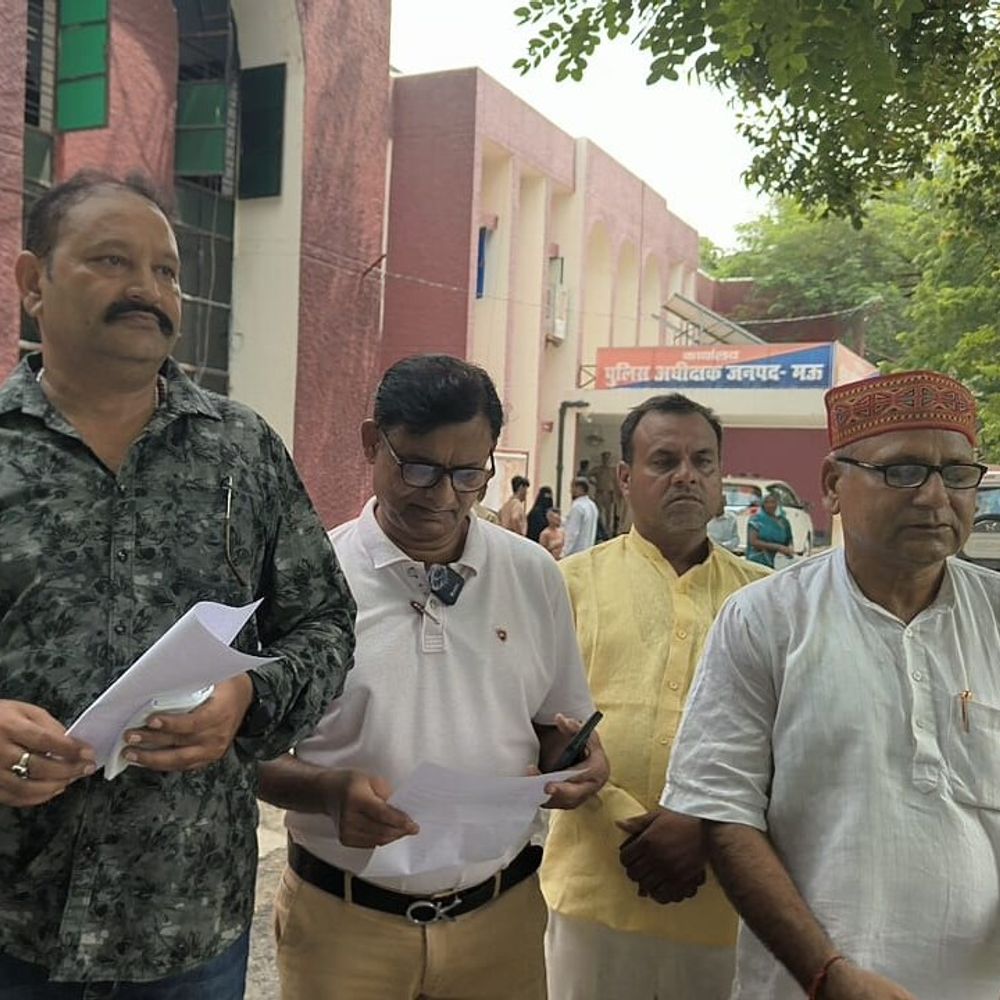 मऊ में किसान नेता को जान से मारने की धमकी:कैमरे के सामने गाली-गलौज और अभद्र व्यवहार का आरोप, एसपी से शिकायत
