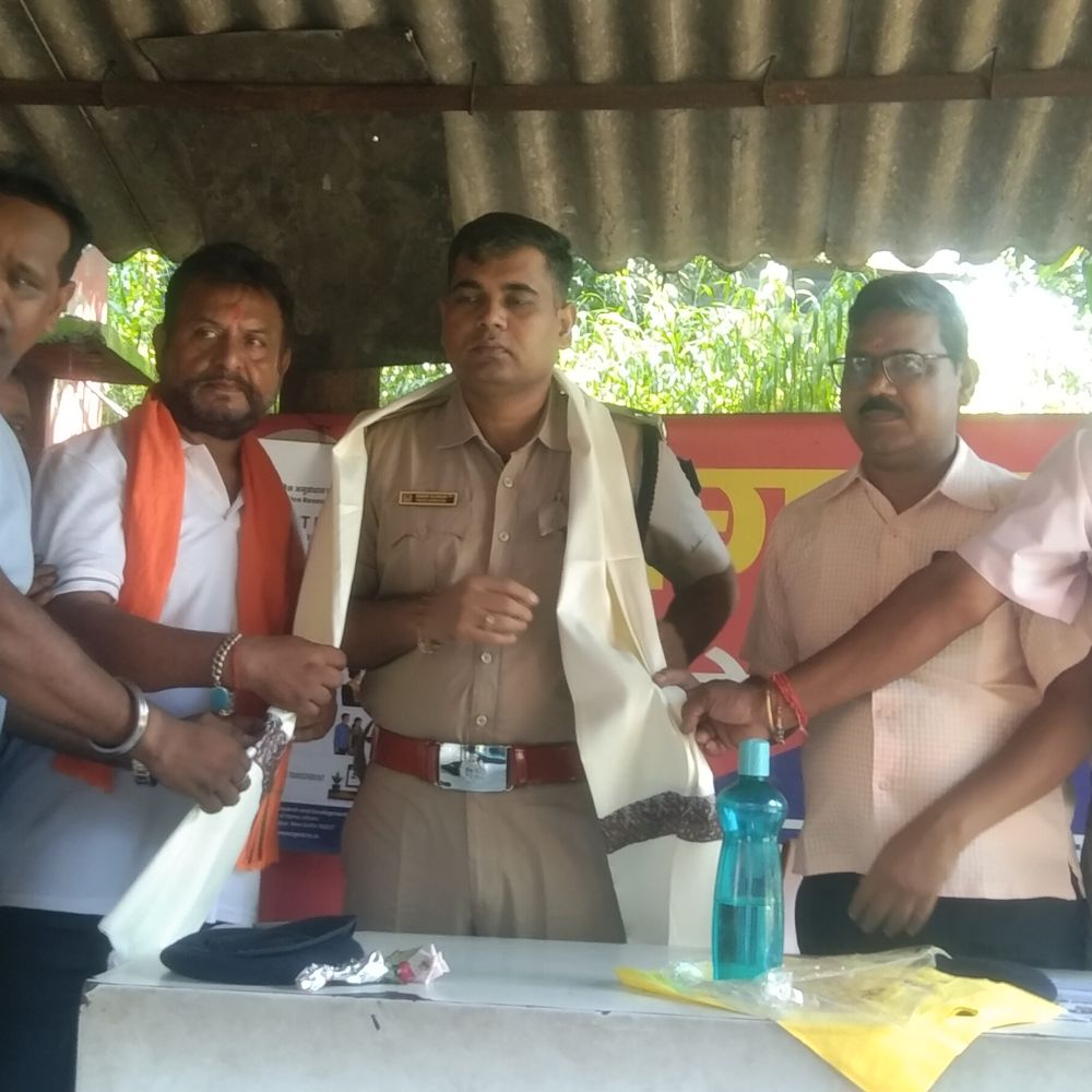 नए थाना प्रभारी का शॉल-पुष्प देकर किया स्वागत