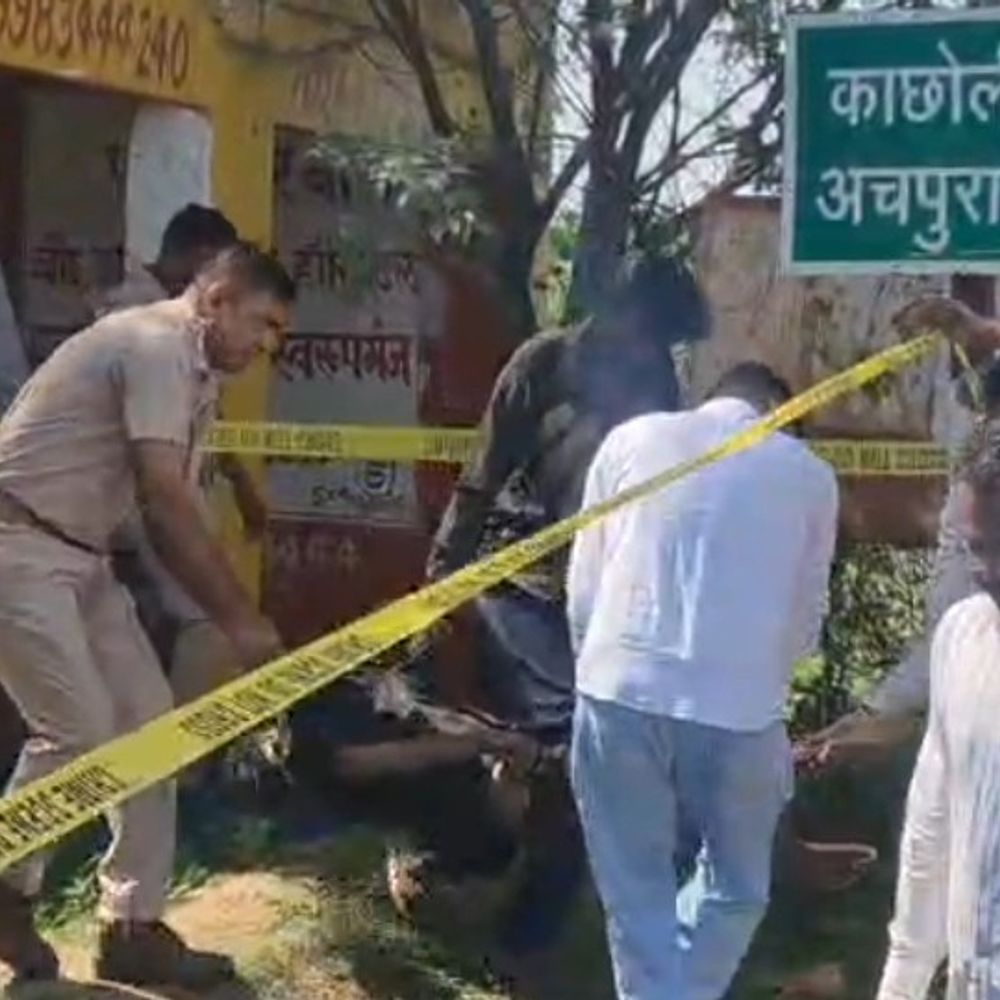 स्वरूपगंज में युवक की पत्थर से कुचलकर हत्या:शव की पहचान नहीं हो पाई, पुलिस हत्यारों की तलाश में जुटी