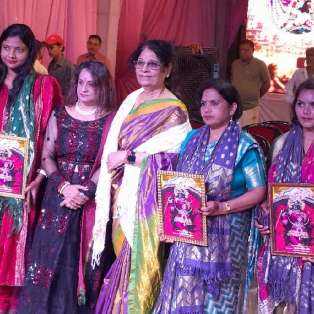 दाऊजी मेले में अखिल भारतीय कवयित्री सम्मेलन:कार्यक्रम में श्रोताओं ने वीर,ओज और श्रृंगार रस की कविताएं सुनी, काफी संख्या में लोग रहे मौजूद