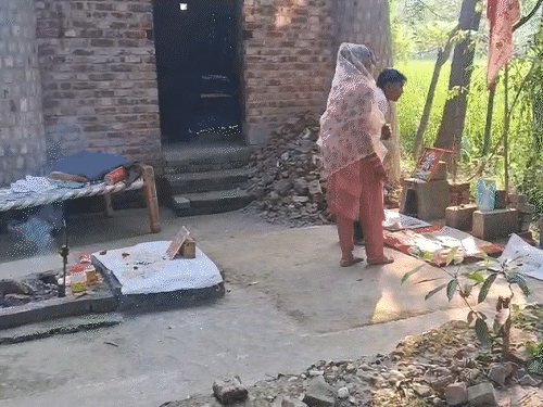 सहारनपुर में कुत्तों ने बच्चे की गर्दन नोचकर मार डाला:मां के साथ प्रसाद चढ़ाने आया था, तड़प-तड़प कर मौत