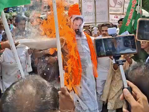 जमुई कांड पर राजद बोली- हाफ नहीं फुल एनकाउंटर हो:आरोपी के घर कब चलेगा बुलडोजर;पटना में प्रदर्शन; राज्यपाल से मिलेंगे पप्पू यादव
