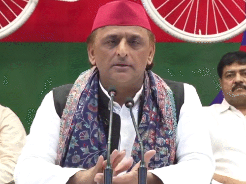 अखिलेश बोले- ये आखिरी चुनाव, वोटिंग का हक छीन लेंगे:आरोप- सरकार मनमानी कर रही, अयोध्या में गरीबों के घर चलाया बुलडोजर