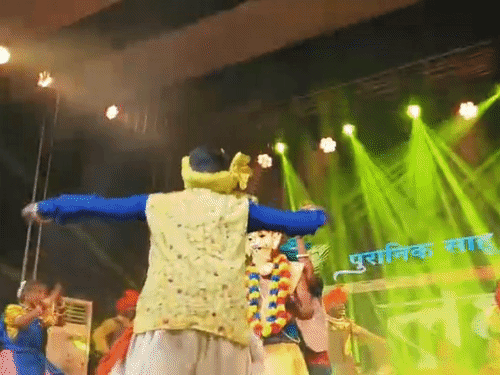 चक्रधर समारोह की 9वीं सांस्कृतिक संध्या, ‘लहर-गंगा’ ने बांधा समां:रायगढ़ में गौरी-गौरा, पंथी, पंडवानी की प्रस्तुतियों से जीवंत हुई लोक परंपराएं
