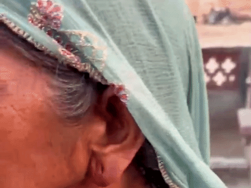 अबोहर में महिला से झपटीं सोने की बालियां:नहर किनारे से घर लौट रही थी, पीछे से आए लुटेरे; शोर मचाने पर भागे